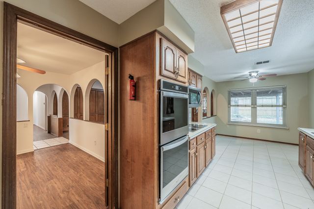 1010 Purdue Drive, Arlington, TX 76012