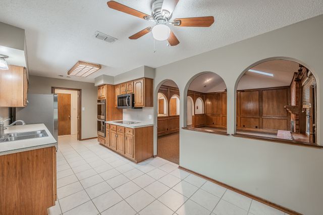 1010 Purdue Drive, Arlington, TX 76012