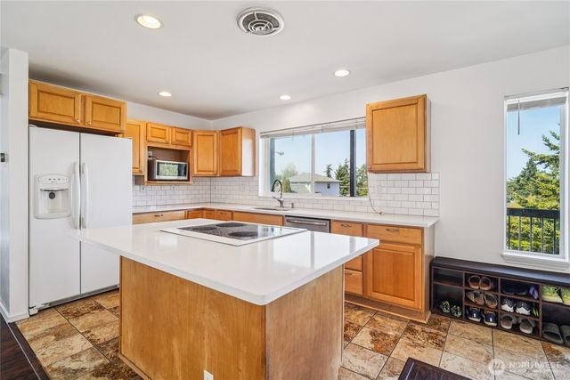 1499 SW Ponsteen Drive, Oak Harbor, WA 98277