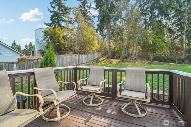 1499 SW Ponsteen Drive, Oak Harbor, WA 98277