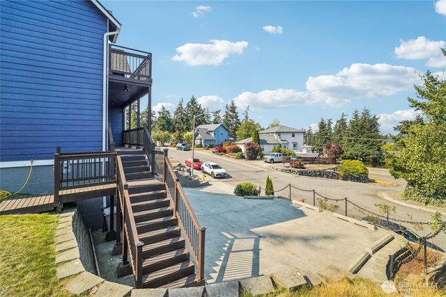 1499 SW Ponsteen Drive, Oak Harbor, WA 98277