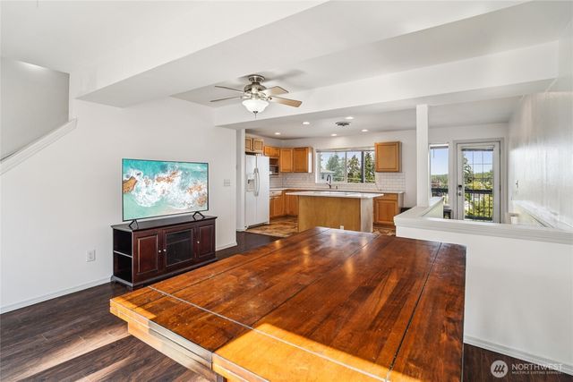 1499 SW Ponsteen Drive, Oak Harbor, WA 98277