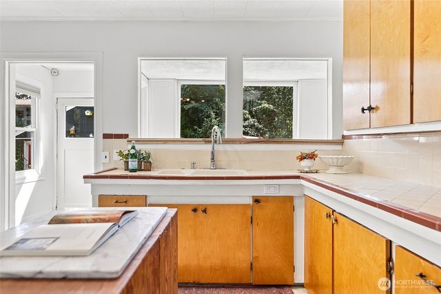 2401 SW 112th Street, Burien, WA 98146