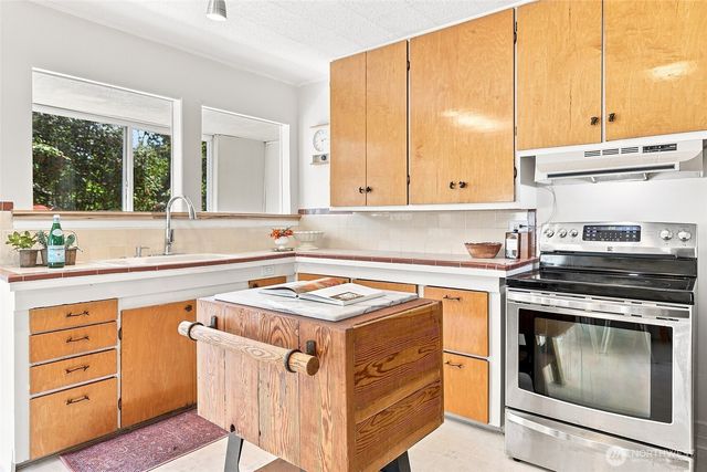 2401 SW 112th Street, Burien, WA 98146