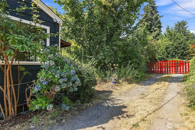 2401 SW 112th Street, Burien, WA 98146