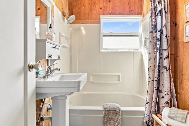 2401 SW 112th Street, Burien, WA 98146