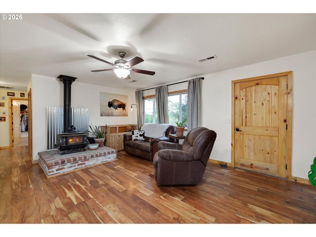 8130 HIGHWAY 47, Carlton, OR 97111