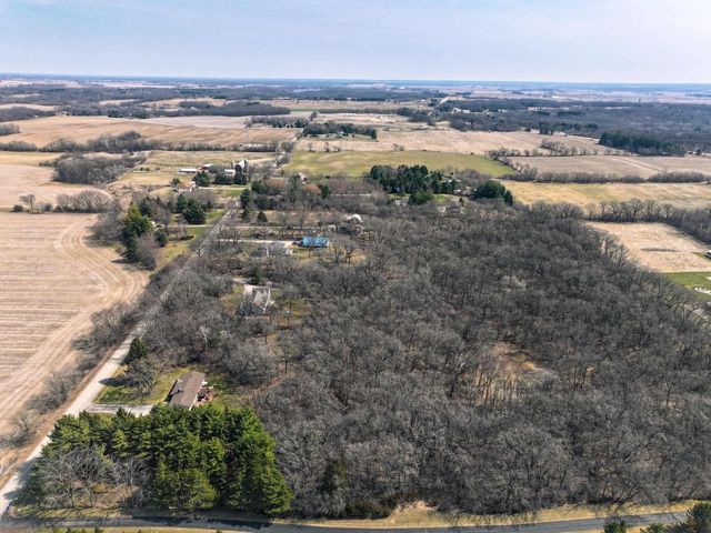 w7939 Territorial Road, Delavan, WI 53115