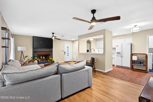 107 Myrtle Avenue, Ocean Springs, MS 39564