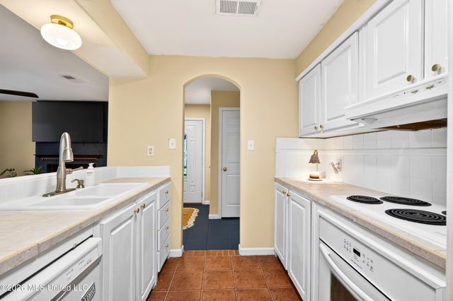 107 Myrtle Avenue, Ocean Springs, MS 39564