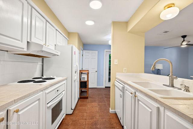 107 Myrtle Avenue, Ocean Springs, MS 39564