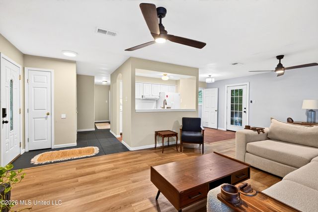 107 Myrtle Avenue, Ocean Springs, MS 39564