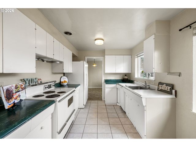 790 E 32ND Ave, Eugene, OR 97405