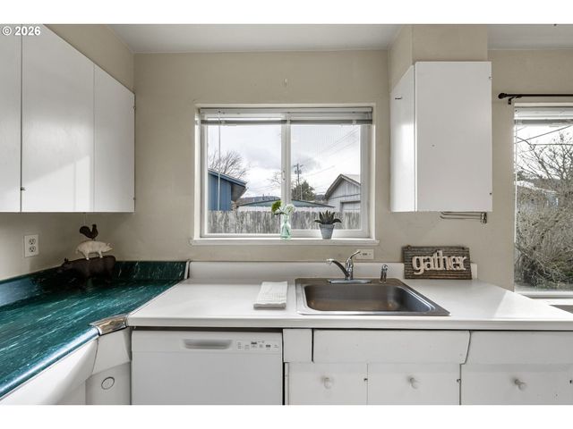 790 E 32ND Ave, Eugene, OR 97405