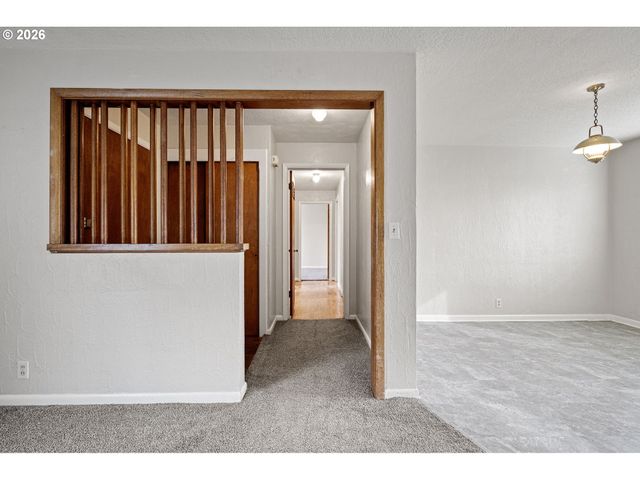 790 E 32ND Ave, Eugene, OR 97405