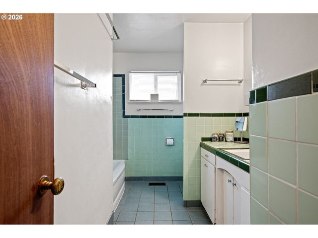 790 E 32ND Ave, Eugene, OR 97405