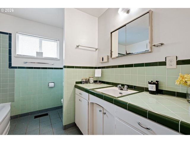 790 E 32ND Ave, Eugene, OR 97405