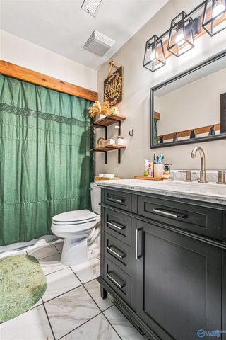 716 W Sanderfer Road, Athens, AL 35611