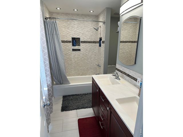1013 W 41st St, Loveland, CO 80538