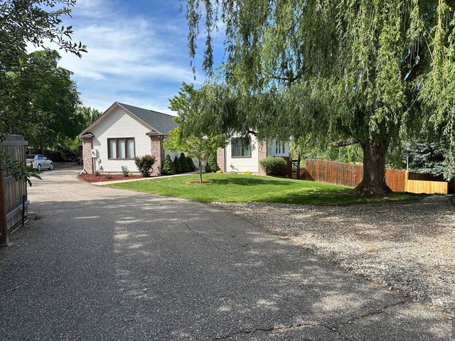1013 W 41st St, Loveland, CO 80538