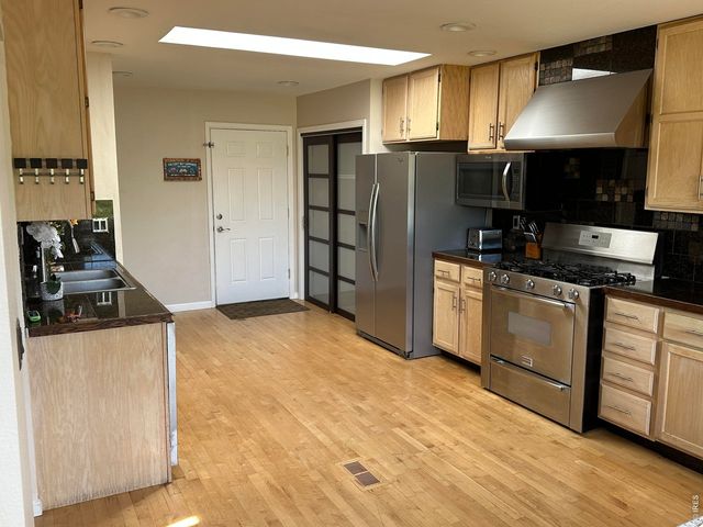 1013 W 41st St, Loveland, CO 80538