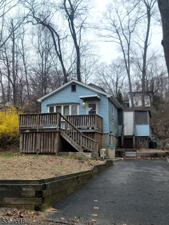 50 Coolidge Trl, Hopatcong Boro, NJ 07843