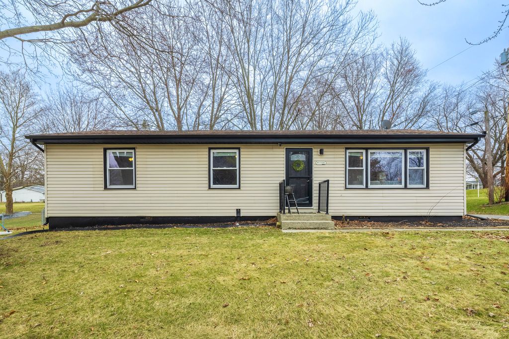 455 Marian Drive, Valparaiso, IN 46385