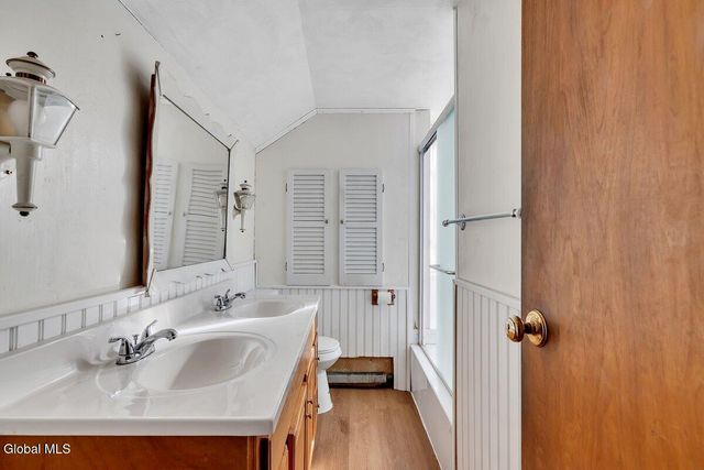 6 Mayflower Drive, Schenectady, NY 12306