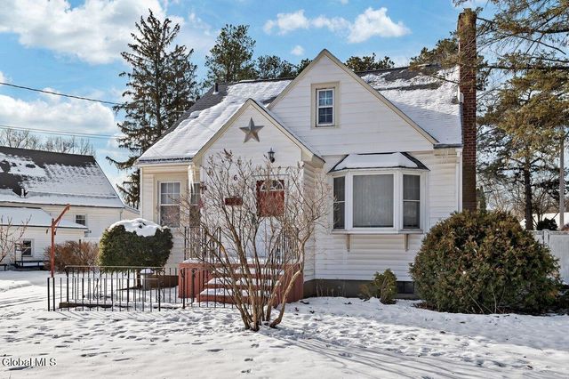 6 Mayflower Drive, Schenectady, NY 12306