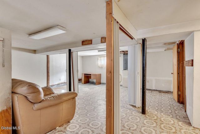 6 Mayflower Drive, Schenectady, NY 12306