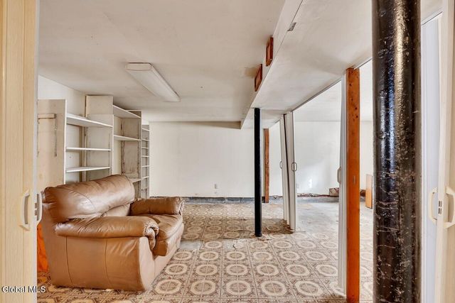 6 Mayflower Drive, Schenectady, NY 12306