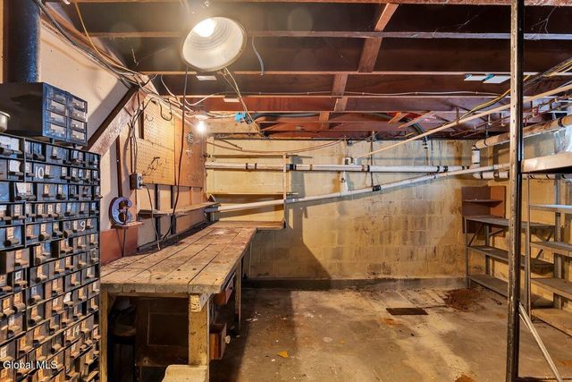 6 Mayflower Drive, Schenectady, NY 12306