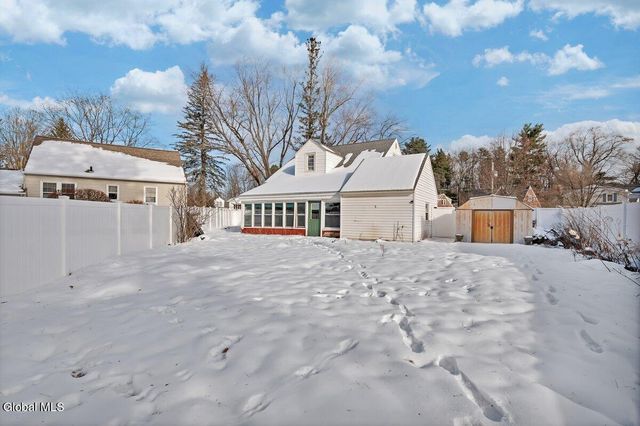 6 Mayflower Drive, Schenectady, NY 12306