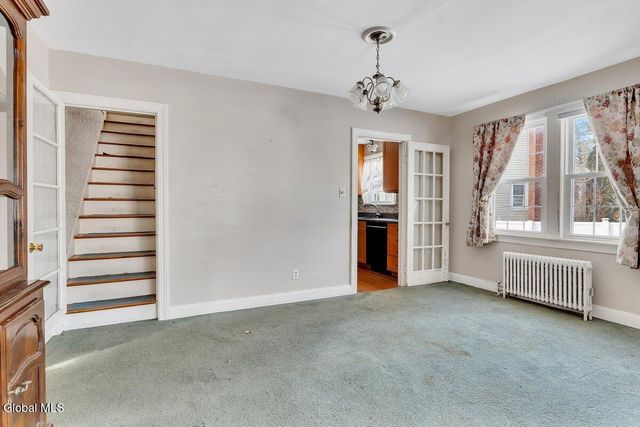 6 Mayflower Drive, Schenectady, NY 12306