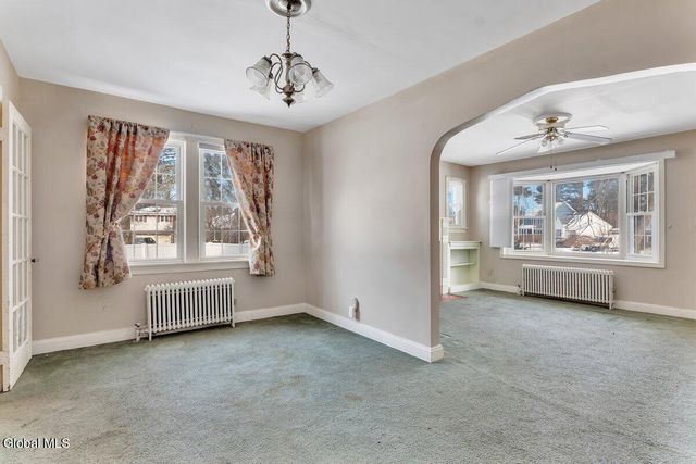 6 Mayflower Drive, Schenectady, NY 12306