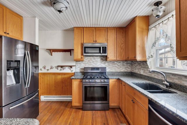 6 Mayflower Drive, Schenectady, NY 12306