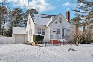 6 Mayflower Drive, Schenectady, NY 12306