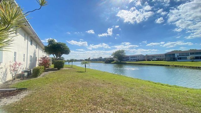 200 Stratford O, West Palm Beach, FL 33417