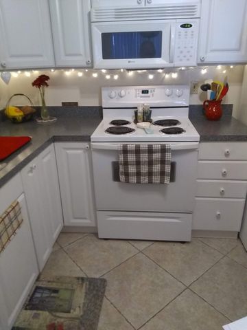 200 Stratford O, West Palm Beach, FL 33417