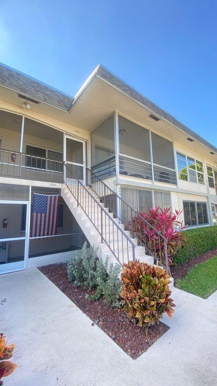 200 Stratford O, West Palm Beach, FL 33417