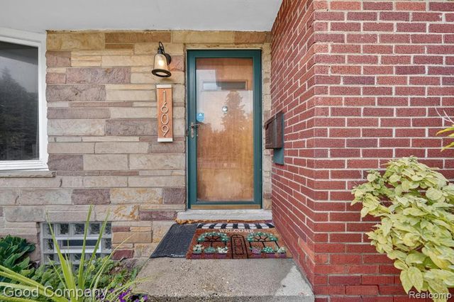 1609 W 12 Mile Road, Royal Oak, MI 48073