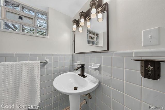 1609 W 12 Mile Road, Royal Oak, MI 48073