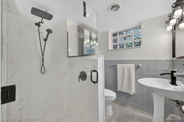 1609 W 12 Mile Road, Royal Oak, MI 48073