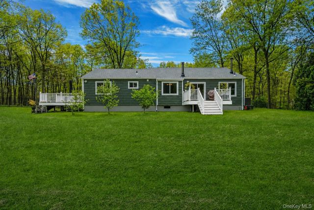 14 Belvoir Court, Ridge, NY 11788