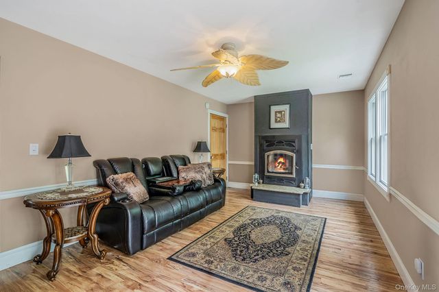 14 Belvoir Court, Ridge, NY 11788