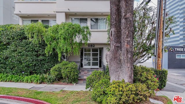 1182 Wellesley Avenue 401, Los Angeles, CA 90049