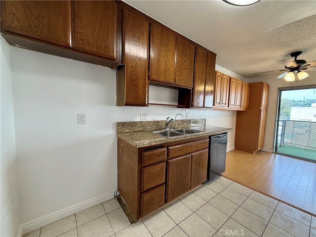 Image 2 of property listing at 23605 Golden Springs J12, Diamond Bar, CA 91765