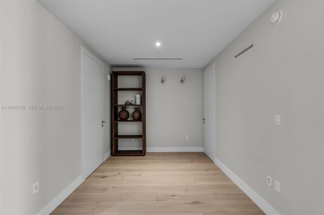 300 Biscayne Boulevard Way 2605W, Miami, FL 33131