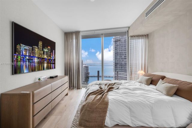 300 Biscayne Boulevard Way 2605W, Miami, FL 33131