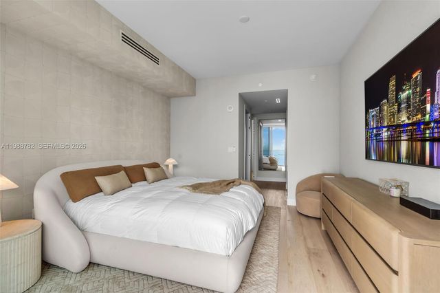 300 Biscayne Boulevard Way 2605W, Miami, FL 33131